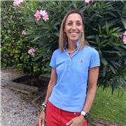 Ciao! Sono una mamma  laureata in Economia che ha viaggiato per il mondo e vorrebbe aiutarti a scoprirlo attraverso i compiti.